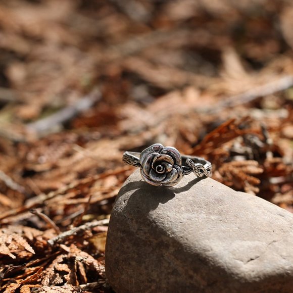 3/$25  🏷️ Vintage Rose Flower Sterling Silver Dainty Ring Elegant Floral Ring - Picture 10 of 11